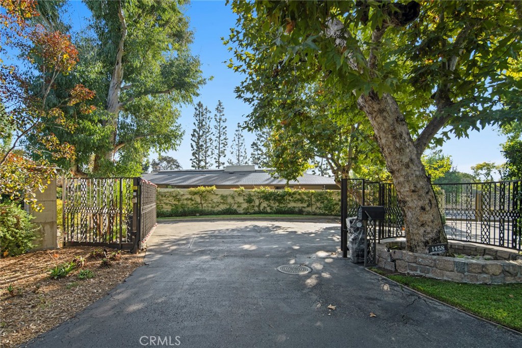 1458 Hillcrest Property Photo 1