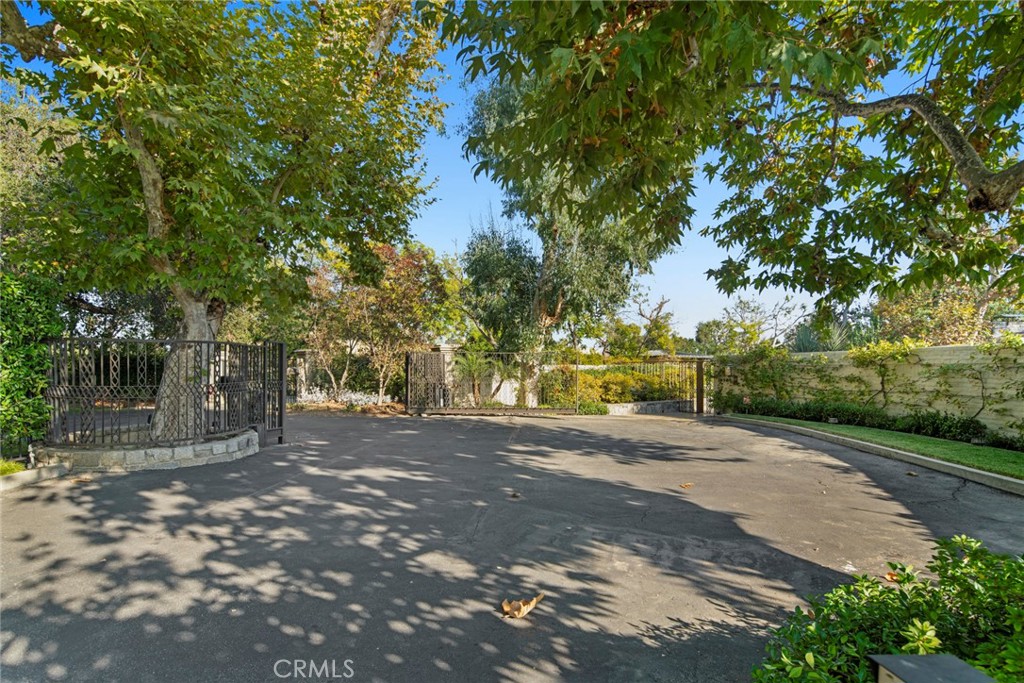 1458 Hillcrest Property Photo 2