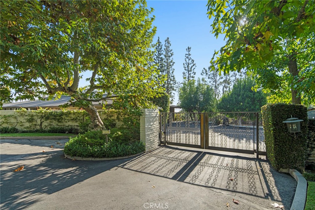 1458 Hillcrest Property Photo 3