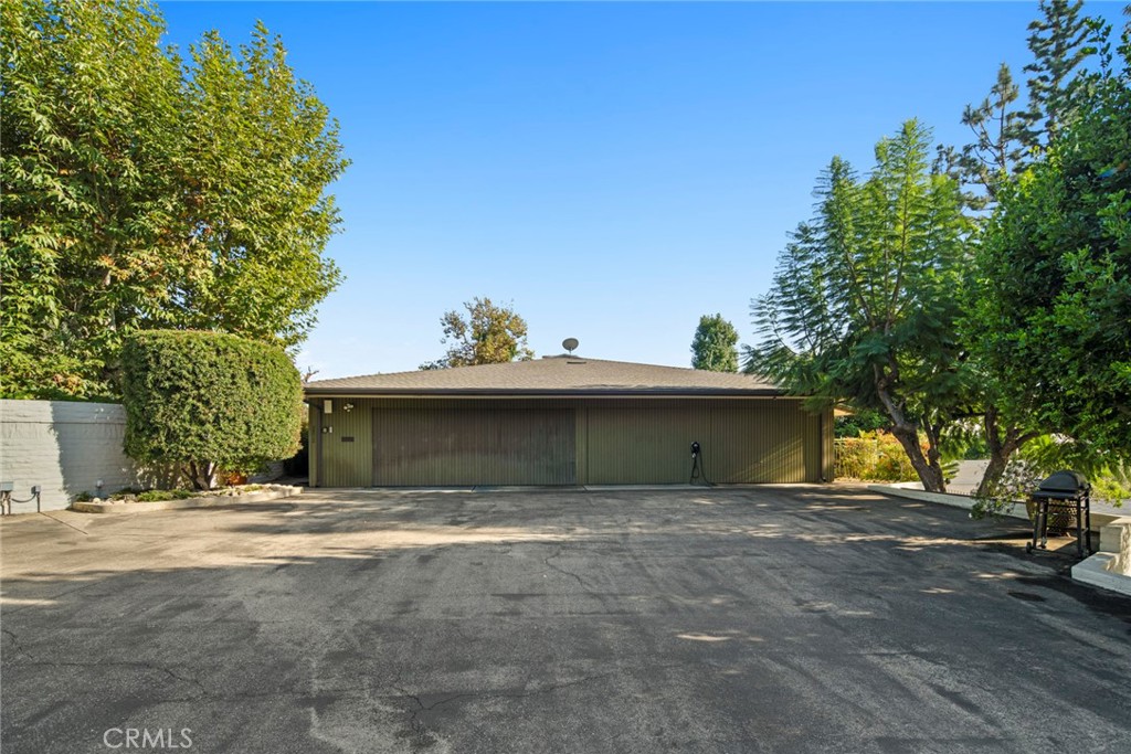 1458 Hillcrest Property Photo 4