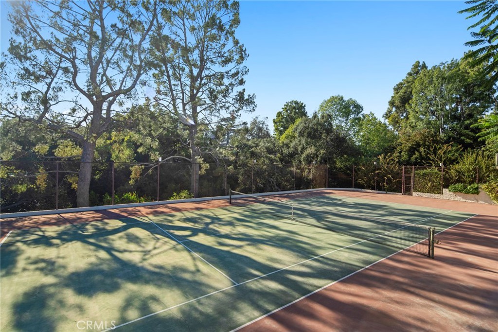 1458 Hillcrest Property Photo 6