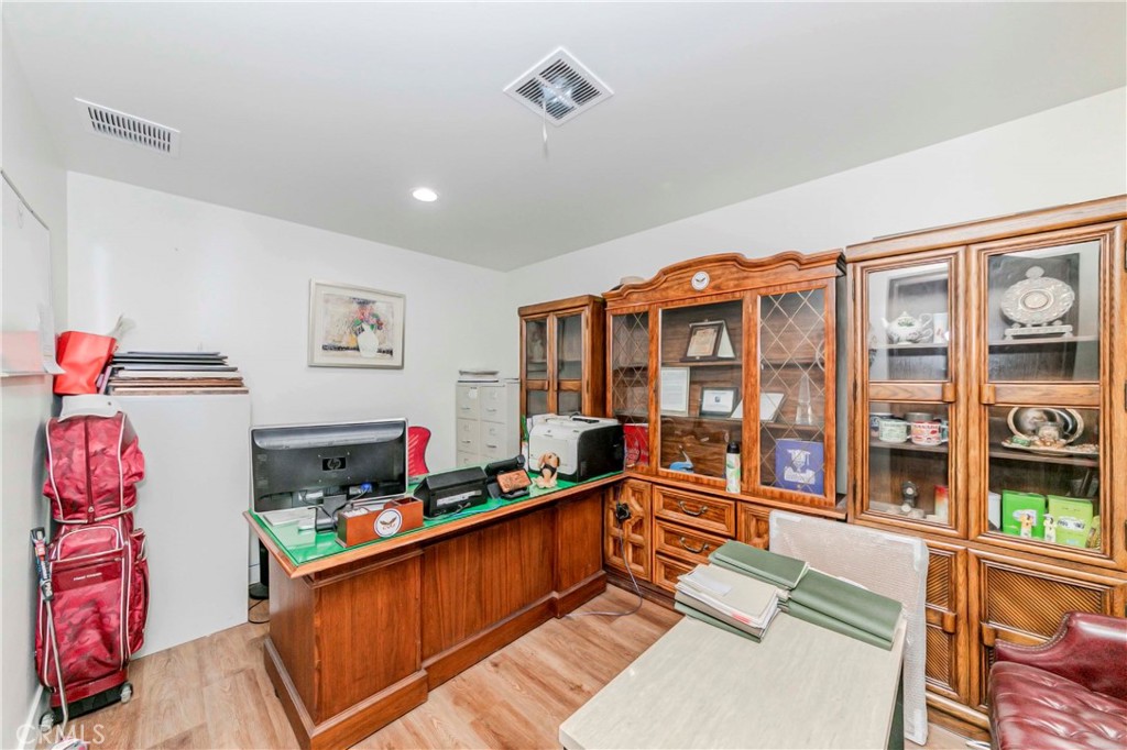 702 W Holt Avenue Property Photo 25