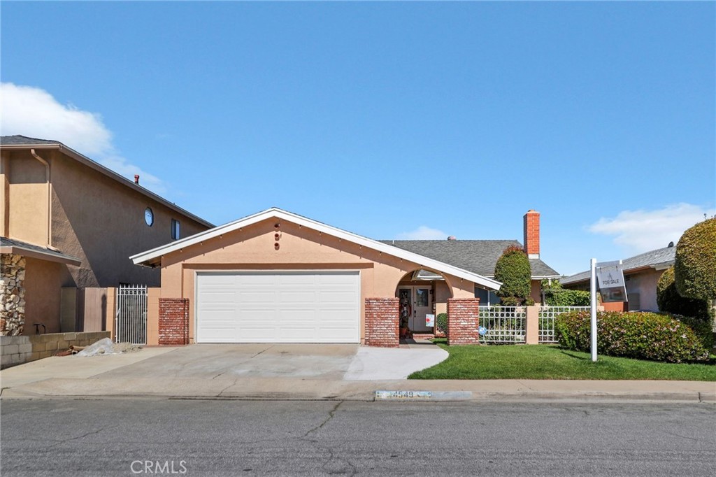 4549 Birchwood Property Photo 1