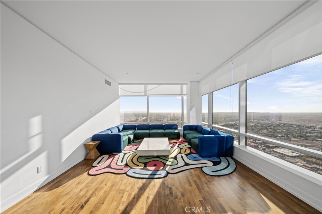 900 W Olympic Boulevard 46b Property Photo 11