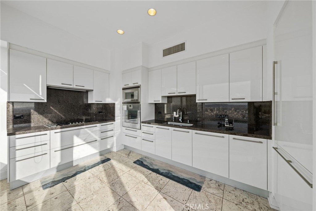 900 W Olympic Boulevard 46b Property Photo 14