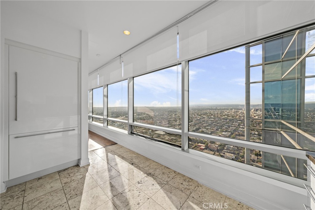900 W Olympic Boulevard 46b Property Photo 15