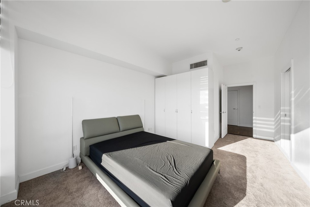 900 W Olympic Boulevard 46b Property Photo 19