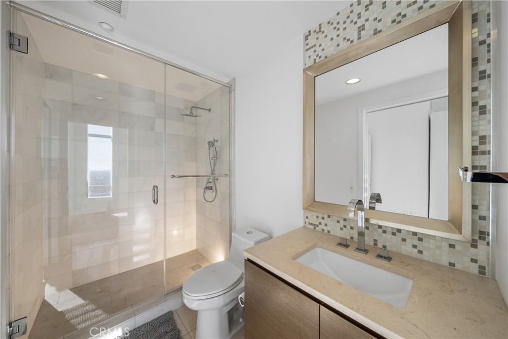 900 W Olympic Boulevard 46b Property Photo 21