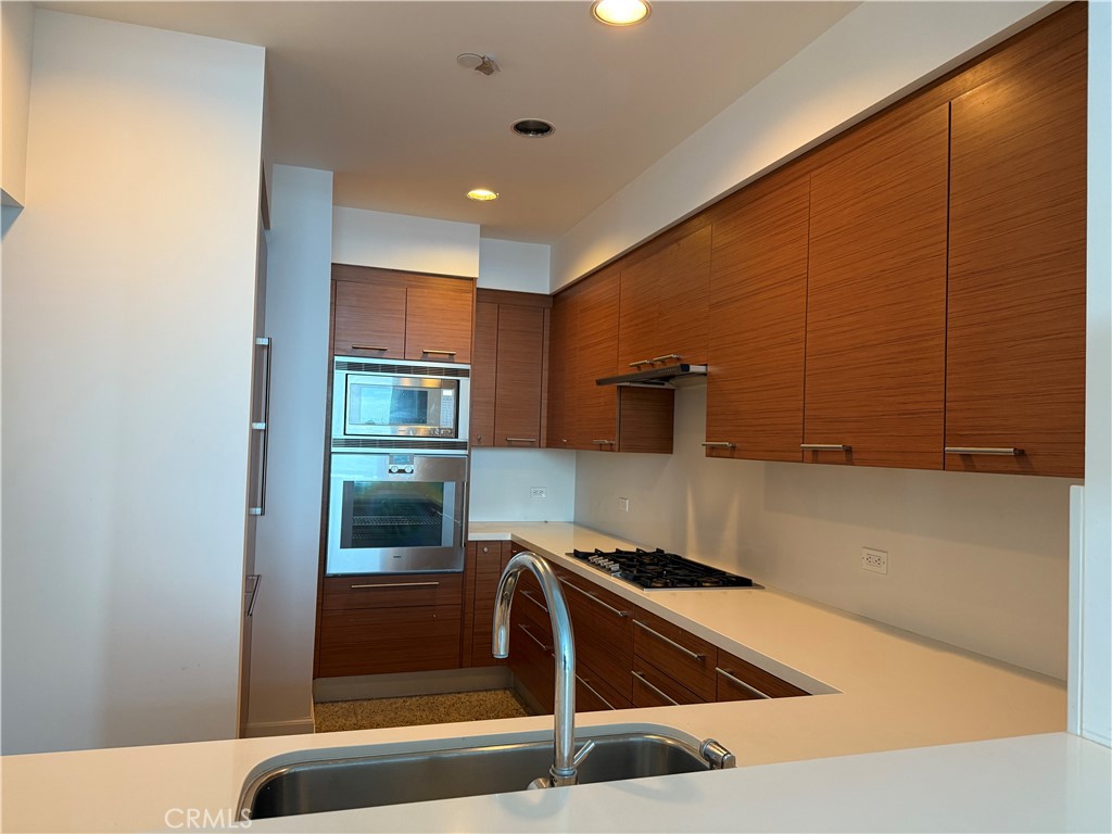 900 W Olympic Boulevard 41f Property Photo 21