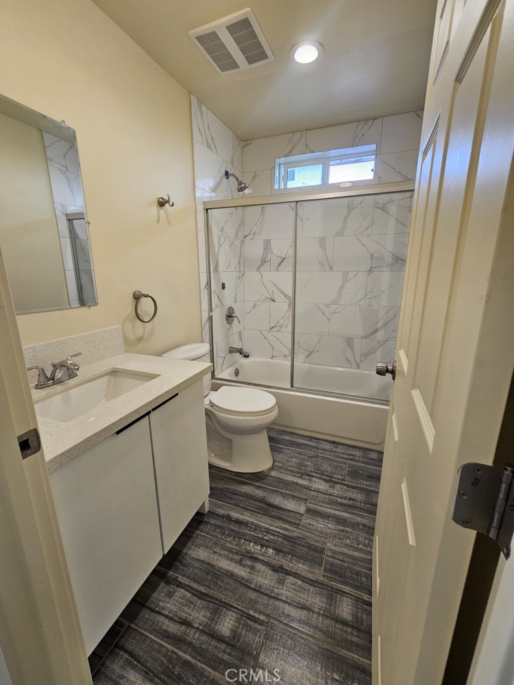 1128 1/2 E 28th Property Photo 17