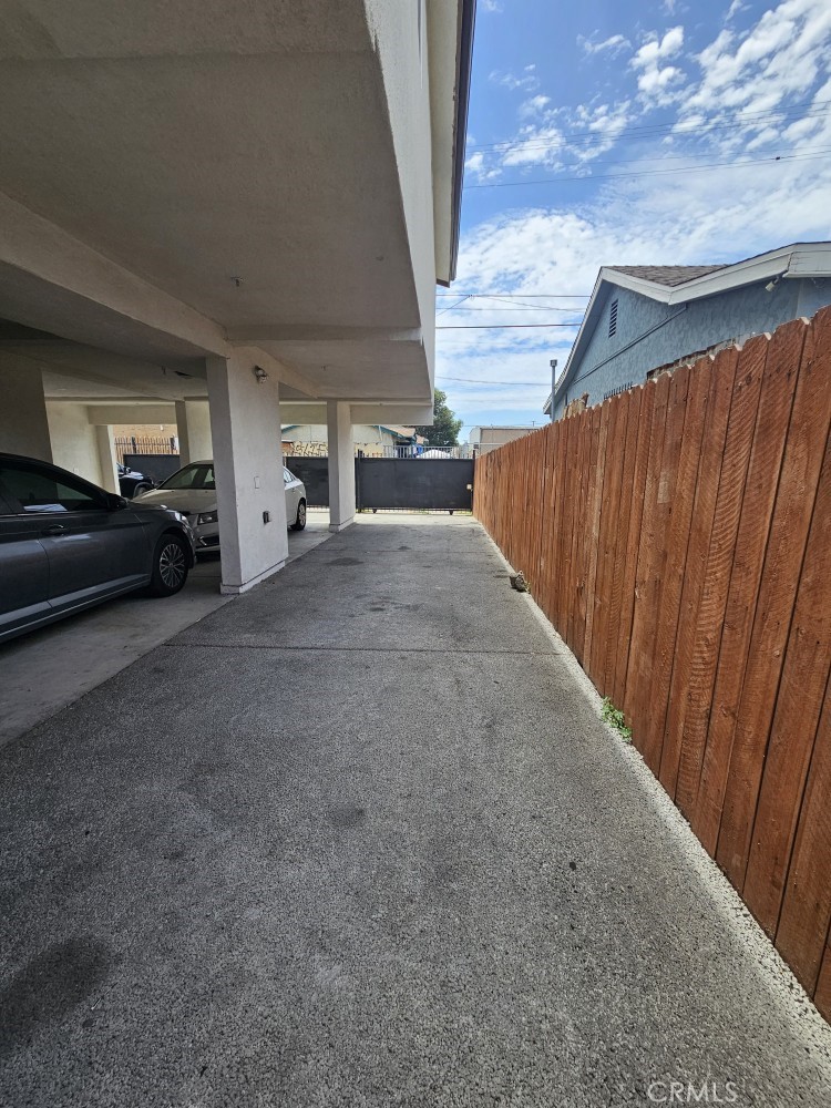 1128 1/2 E 28th Property Photo 23