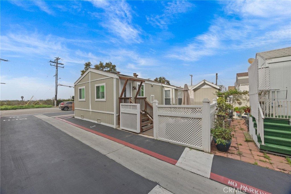 1660 Whittier Avenue 3 Property Photo 3