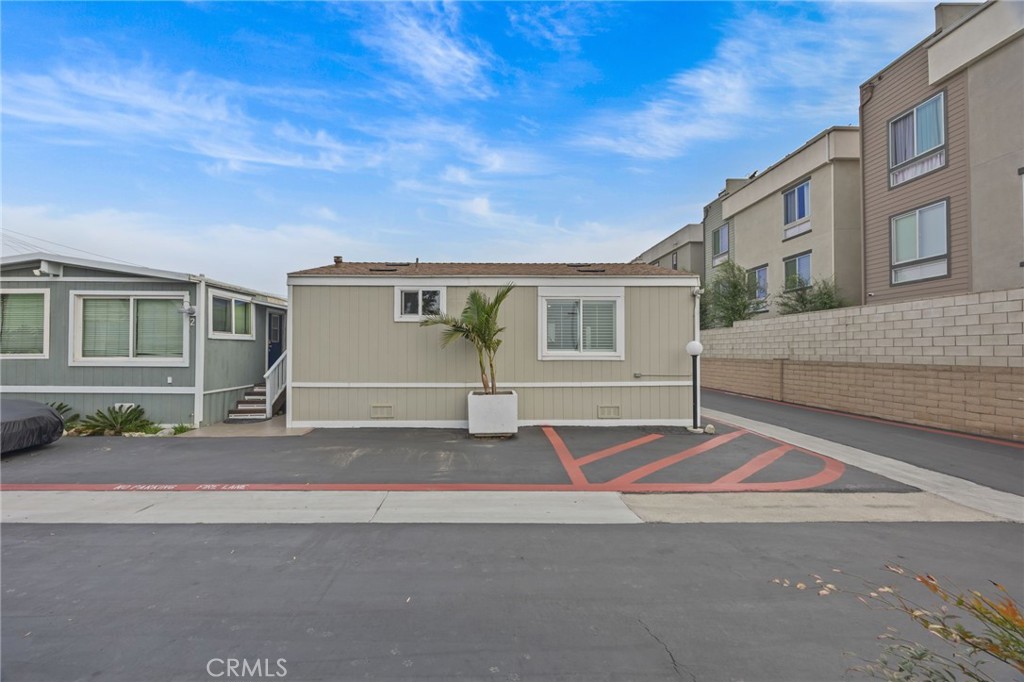 1660 Whittier Avenue 3 Property Photo 4