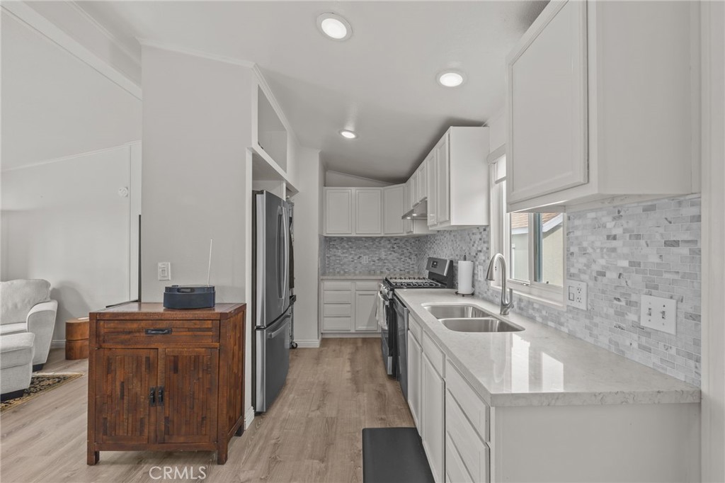 1660 Whittier Avenue 3 Property Photo 10