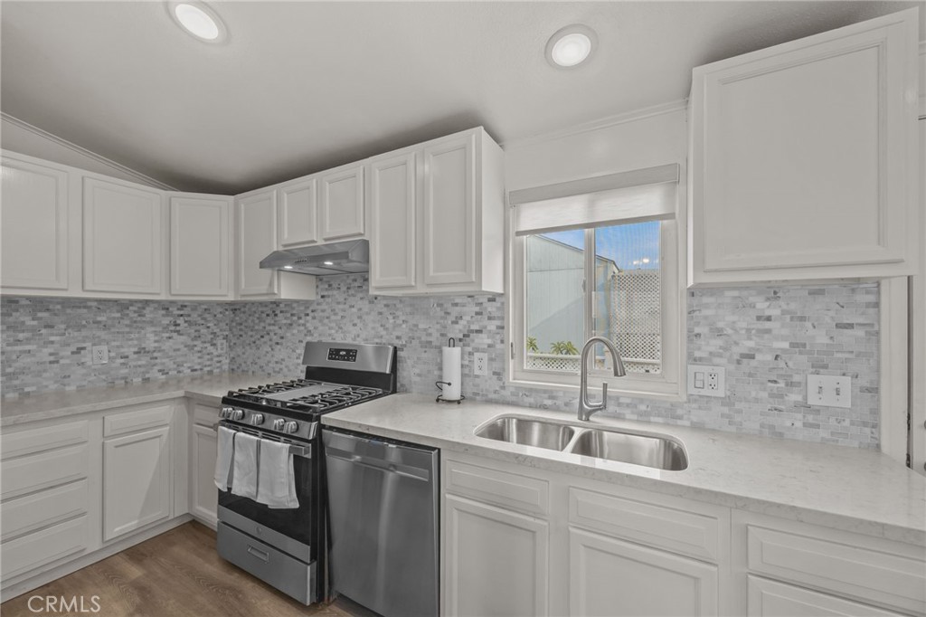 1660 Whittier Avenue 3 Property Photo 11