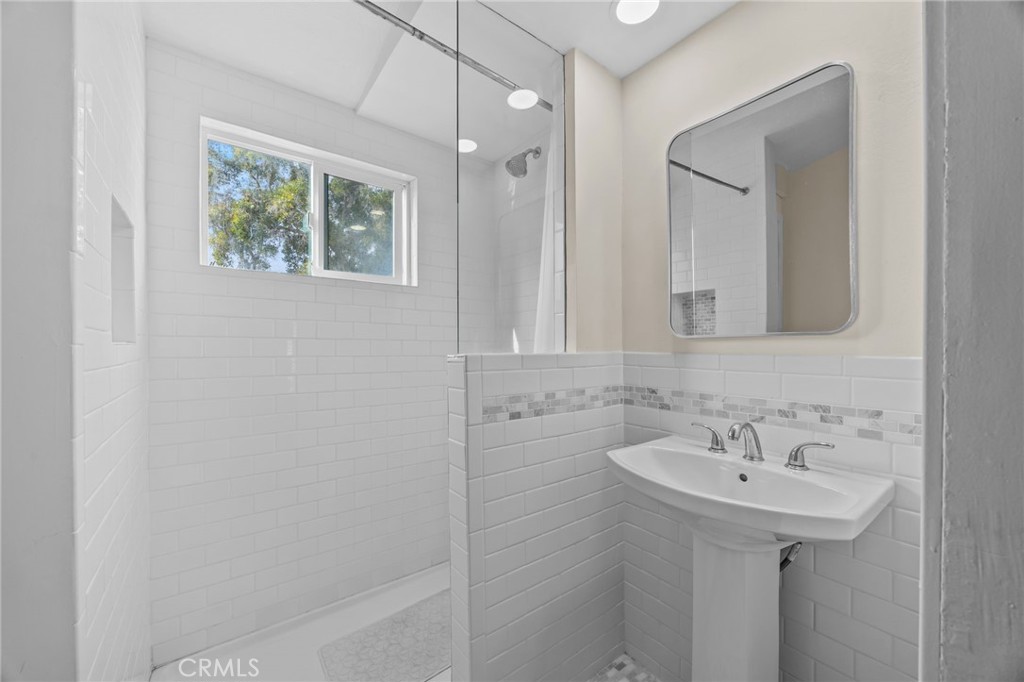 1660 Whittier Avenue 3 Property Photo 17