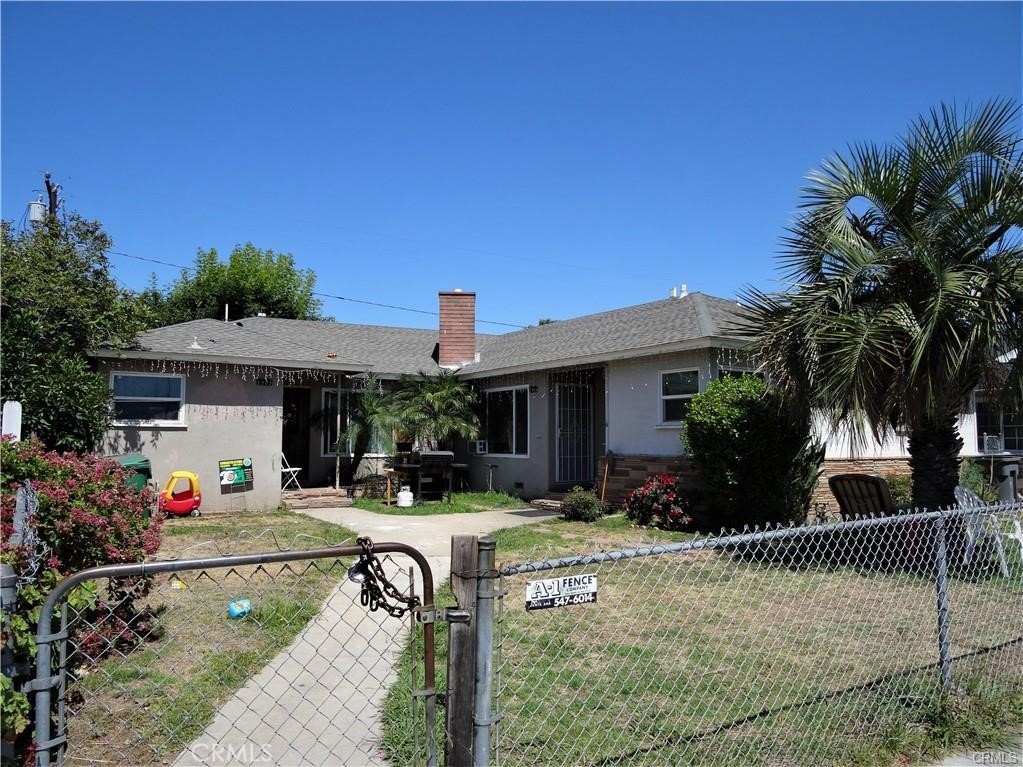 2202 N Bristol Property Photo 1