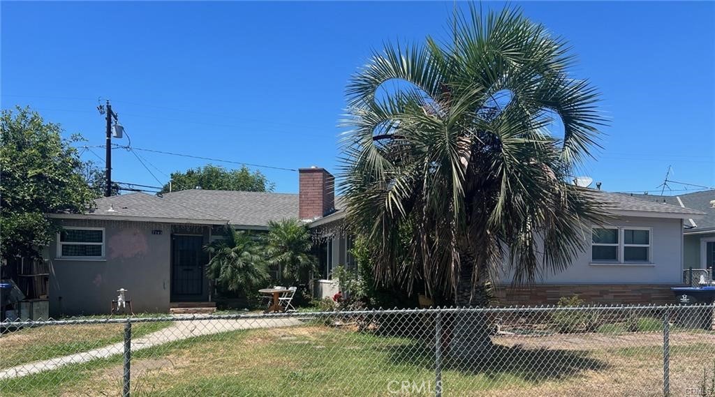 2202 N Bristol Property Photo 3