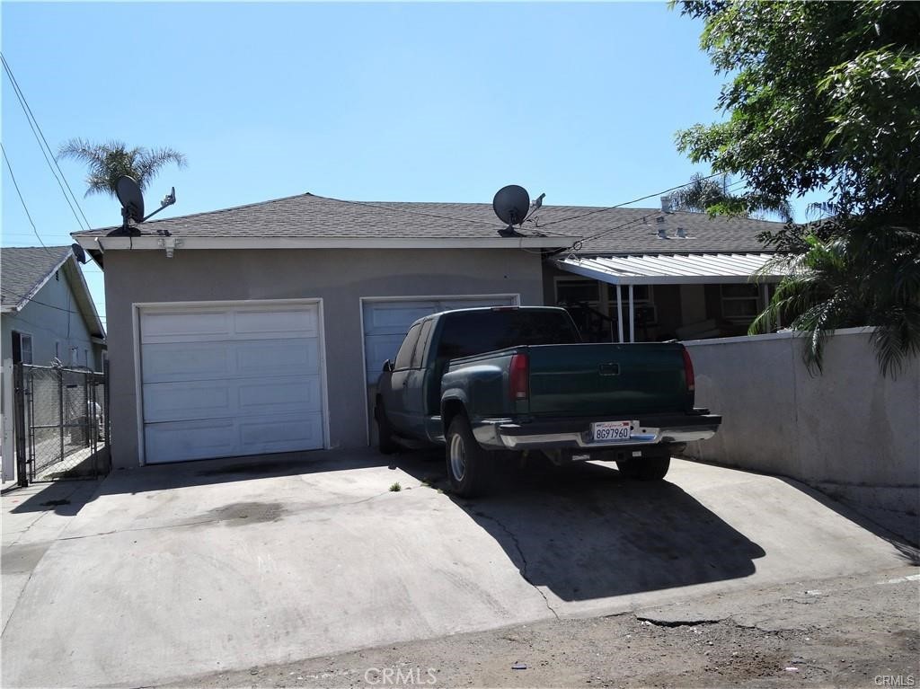 2202 N Bristol Property Photo 6