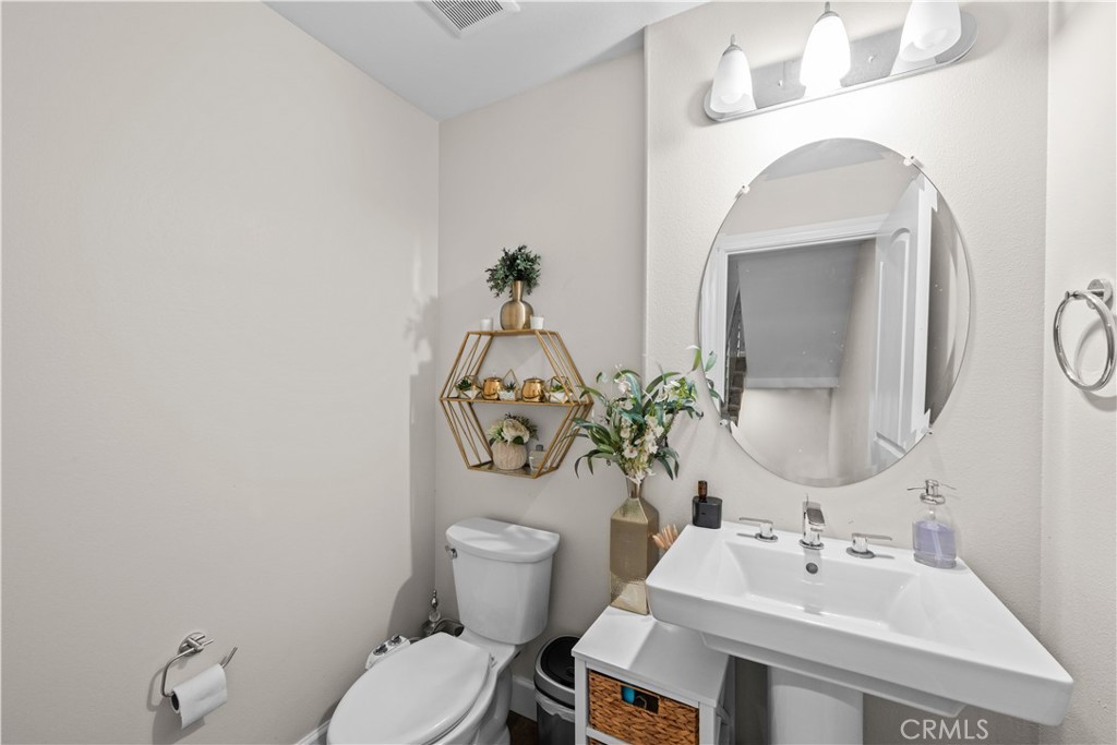 9871 Alburtis Avenue 38 Property Photo 12