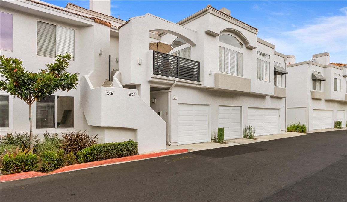 28135 Via Luis Property Photo 3