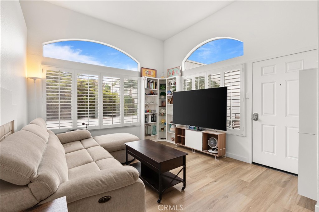 28135 Via Luis Property Photo 5