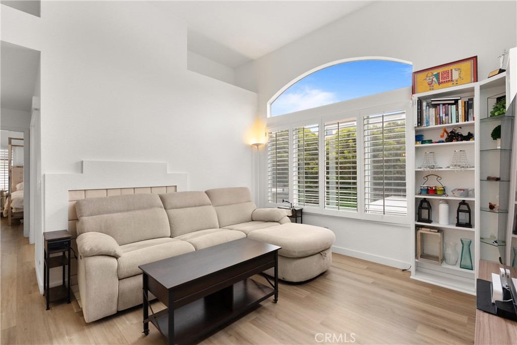 28135 Via Luis Property Photo 6