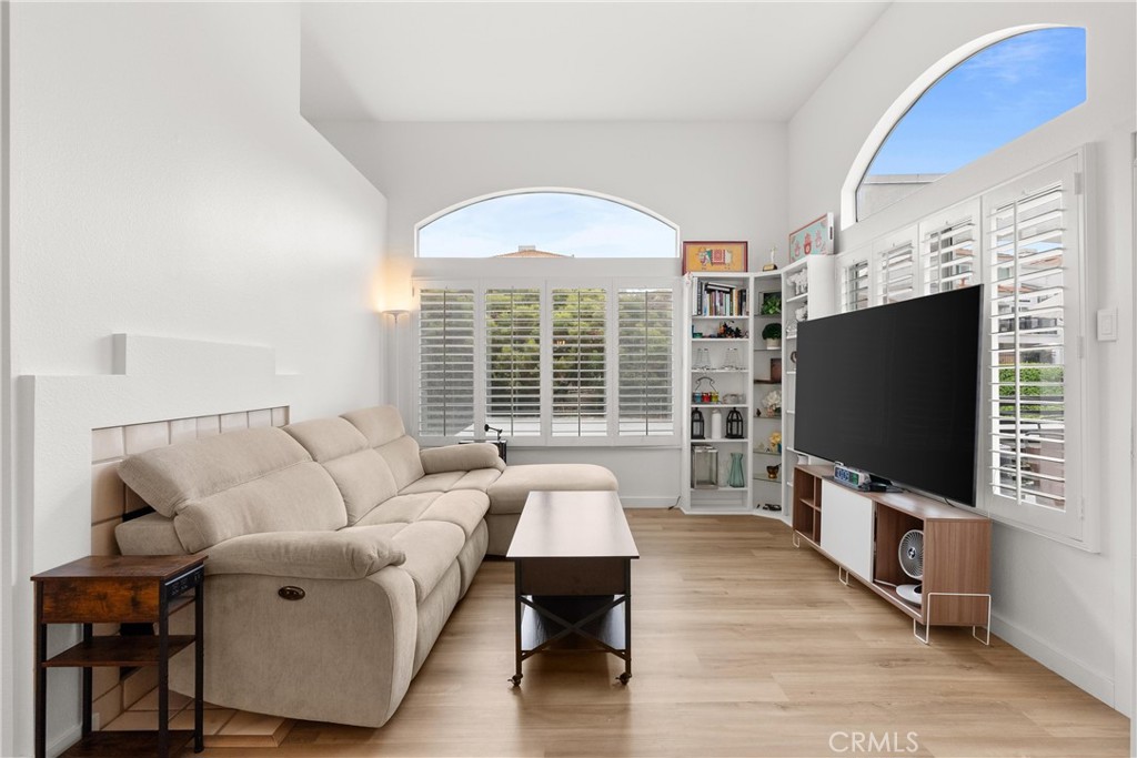 28135 Via Luis Property Photo 7