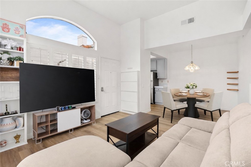 28135 Via Luis Property Photo 8