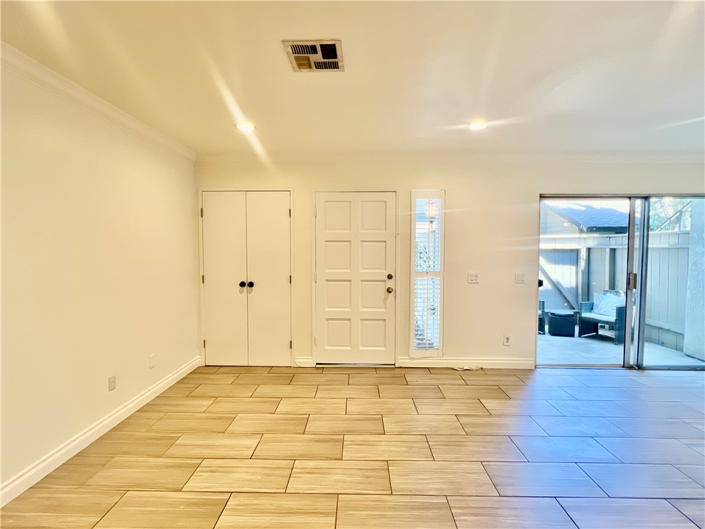 542 W Dunton 29 Property Photo 5