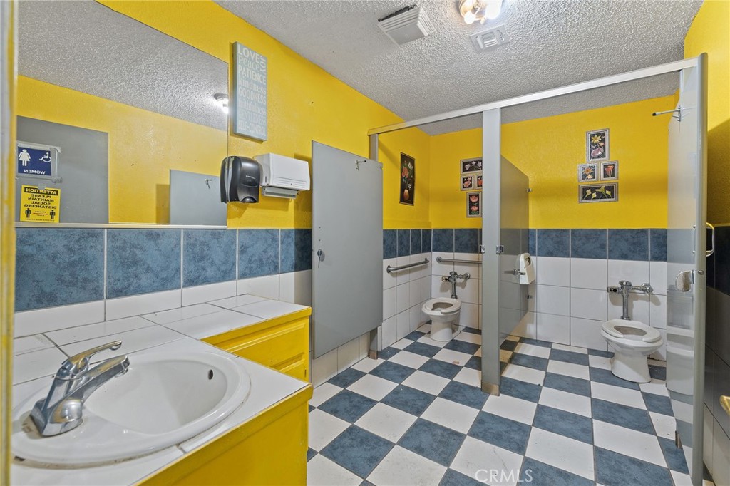 10527 Compton Property Photo 11