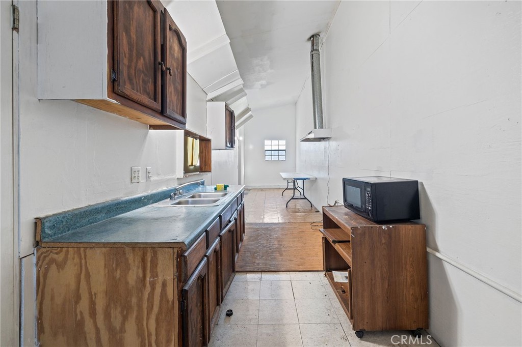 10527 Compton Property Photo 15
