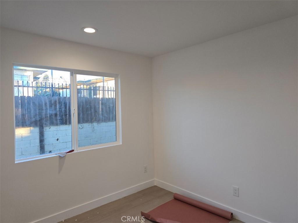 1319 3/4 E 59th Place Property Photo 4