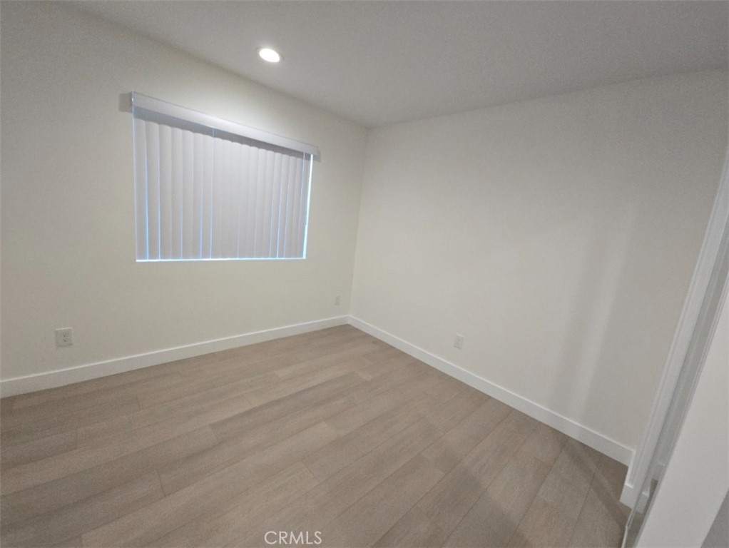 1319 3/4 E 59th Place Property Photo 5