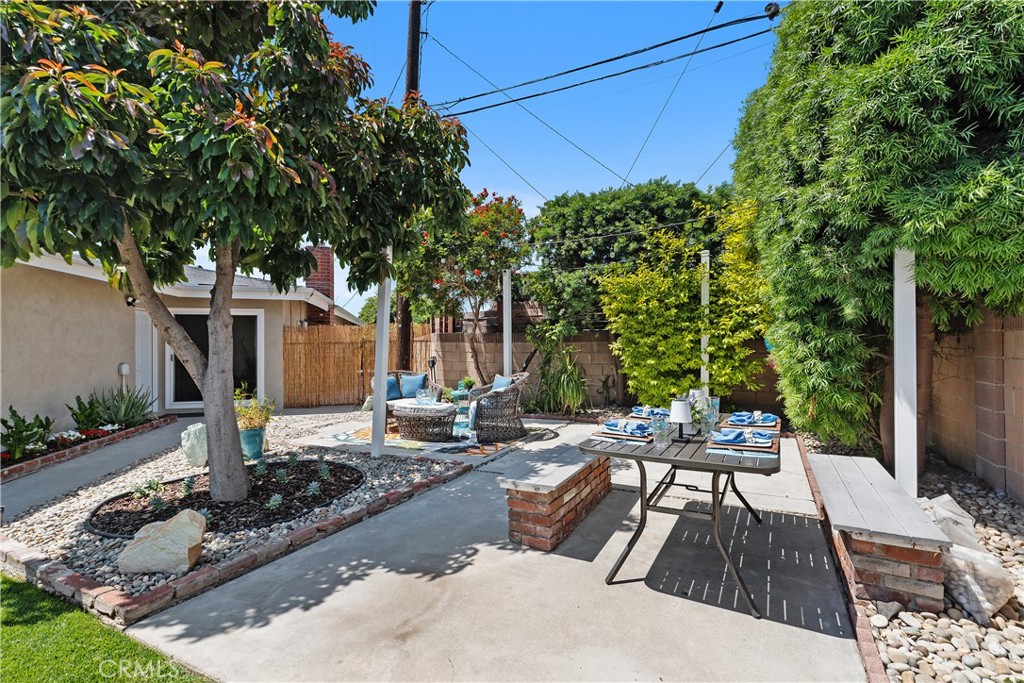 1837 N Studebaker Road Property Photo 34