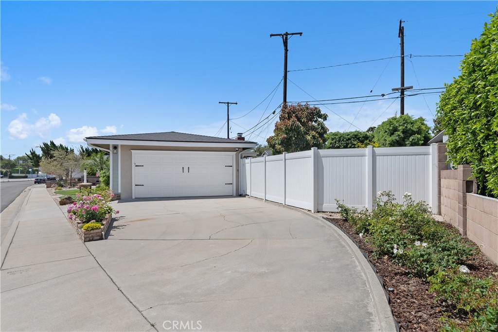 1837 N Studebaker Road Property Photo 37