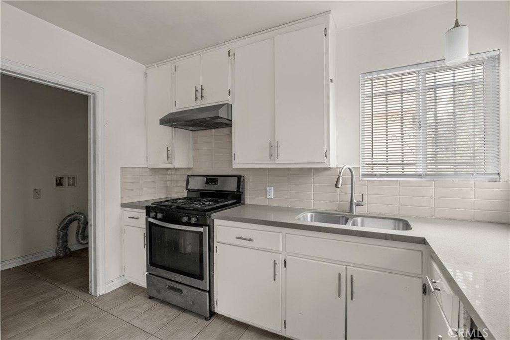 154 E 82nd Place Property Photo 15