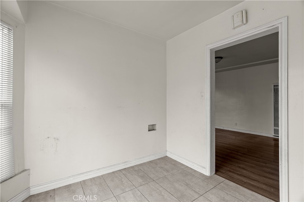 154 E 82nd Place Property Photo 18