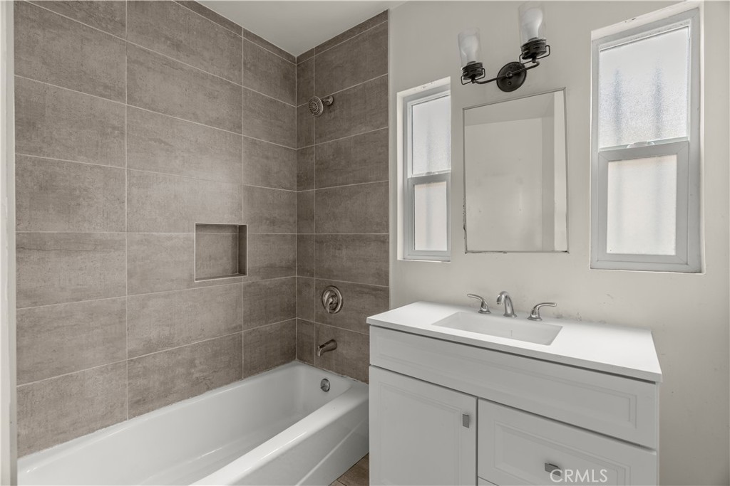 154 E 82nd Place Property Photo 24