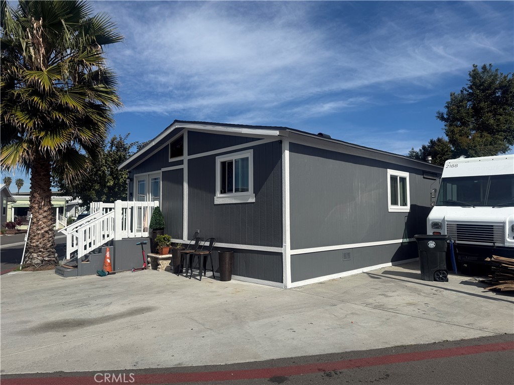 135 Serra 145 Property Photo 2