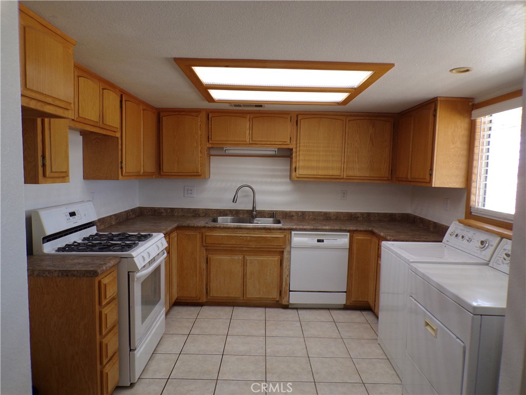 561 Frances Property Photo 4