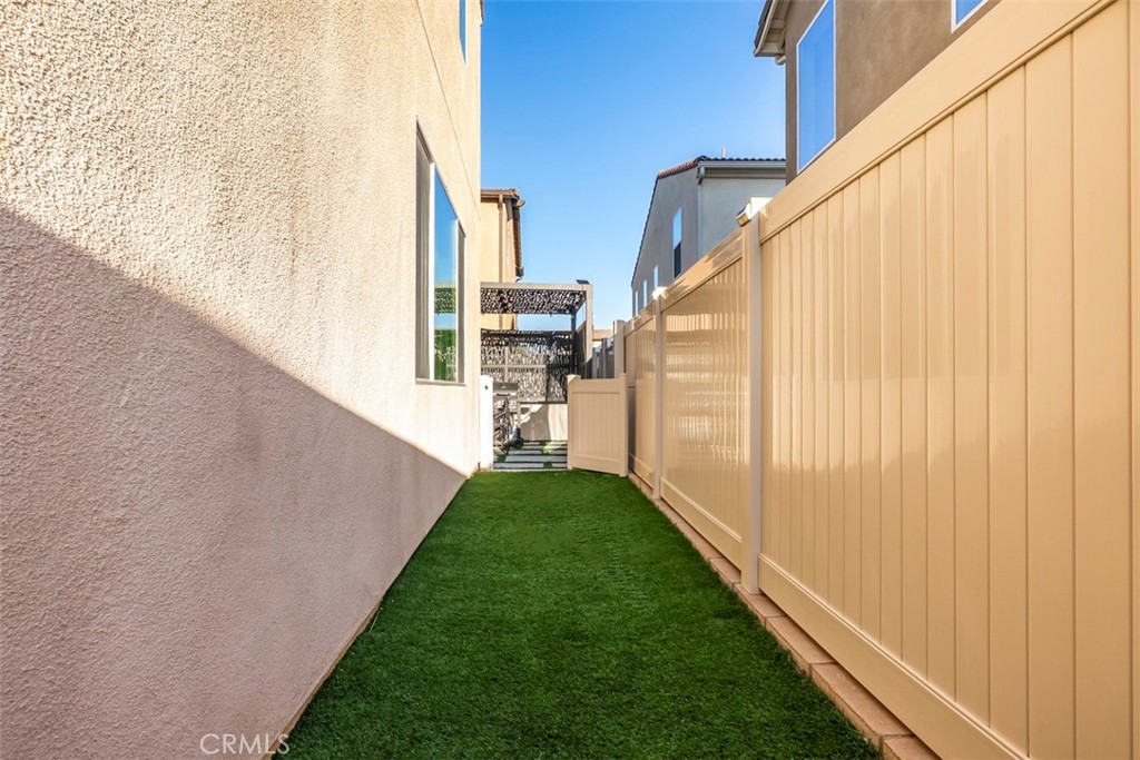 521 N Santa Paula Property Photo 28
