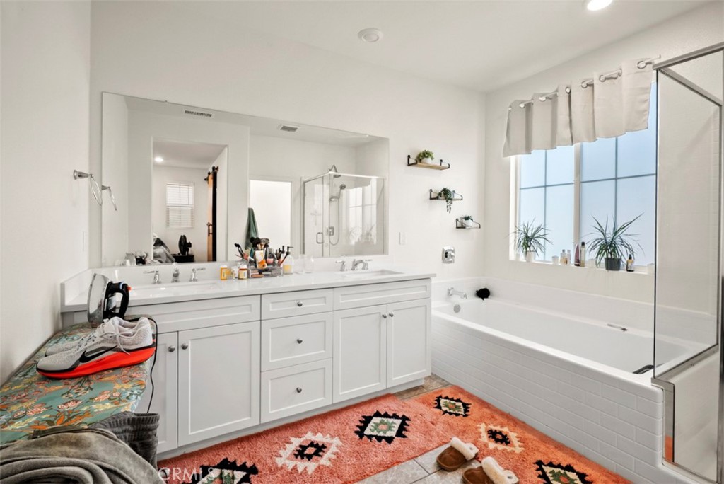 521 N Santa Paula Property Photo 42