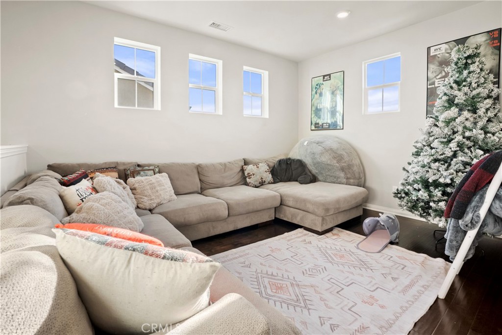 521 N Santa Paula Property Photo 45
