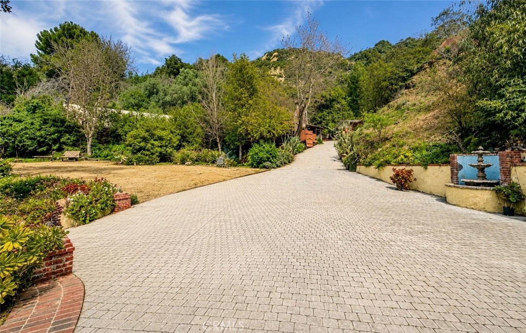 24300 Sylvan Glen Property Photo 4
