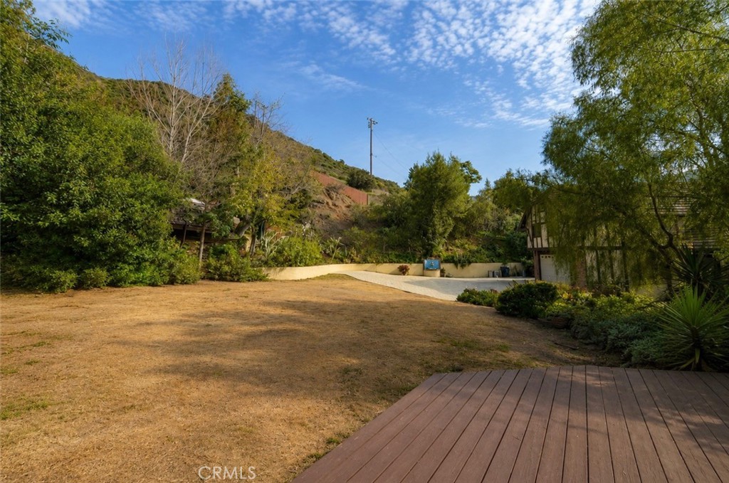 24300 Sylvan Glen Property Photo 6