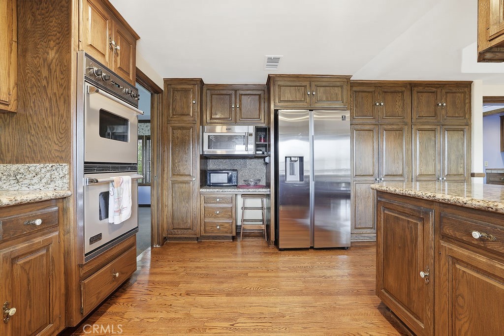 24300 Sylvan Glen Property Photo 13