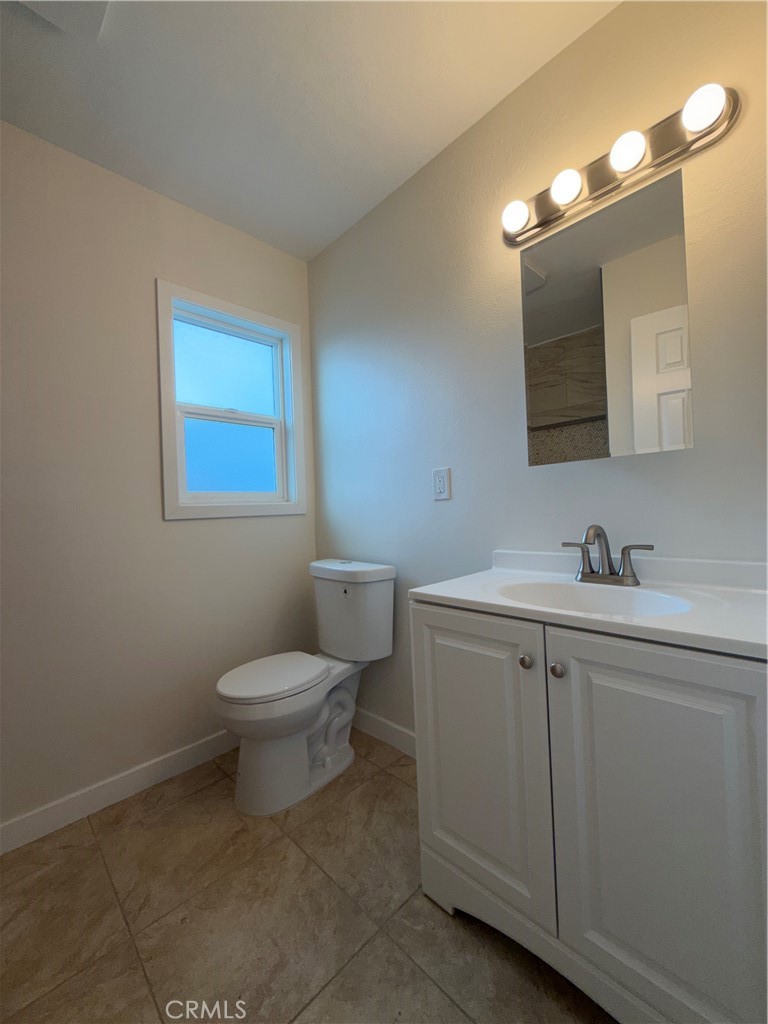 649 E 87th Property Photo 3