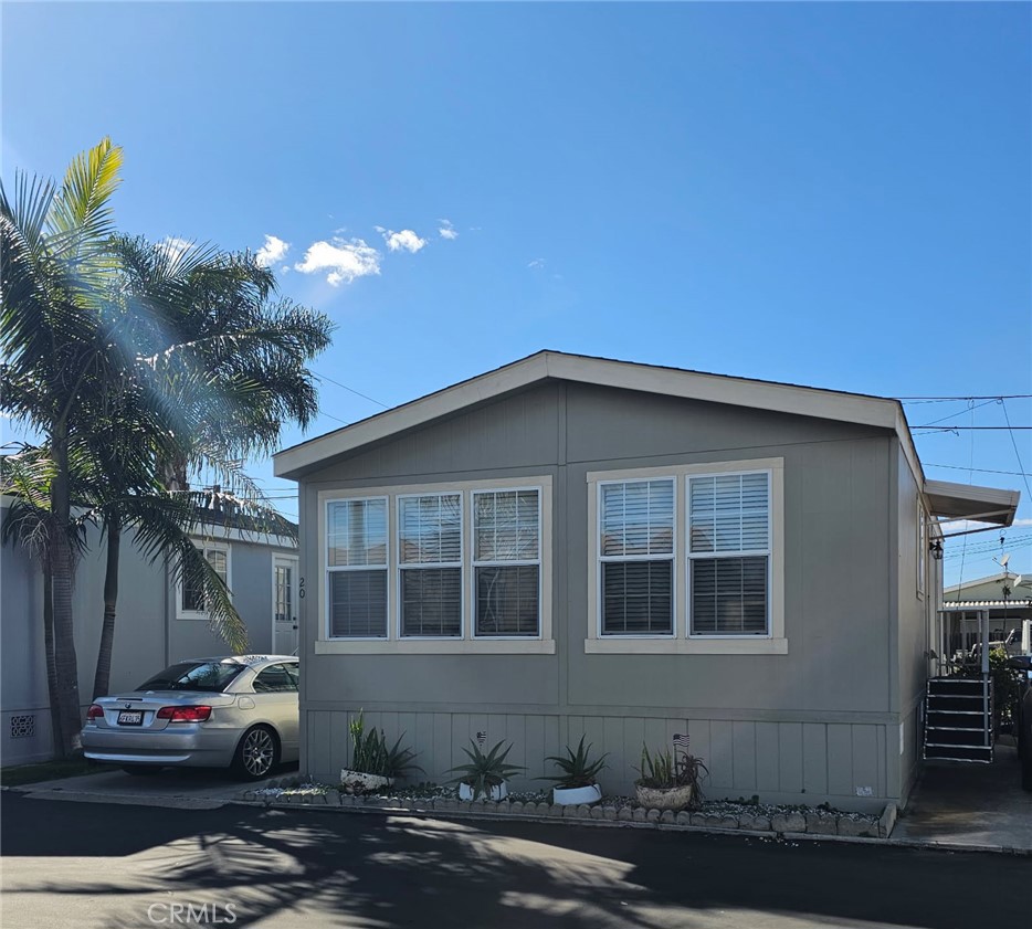 1684 Whittier Avenue 20 Property Photo 1