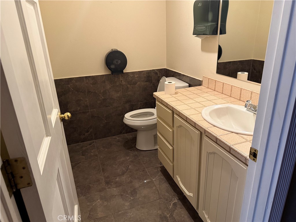 302 N Tustin 201 Property Photo 11